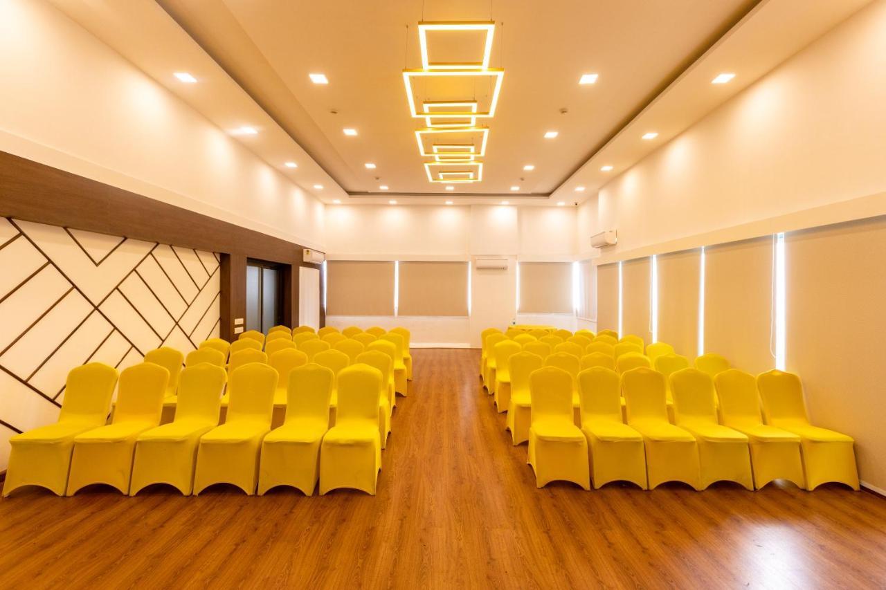 Hotel 3 BY OYO Nami Residency Ahmedabad Exterior foto
