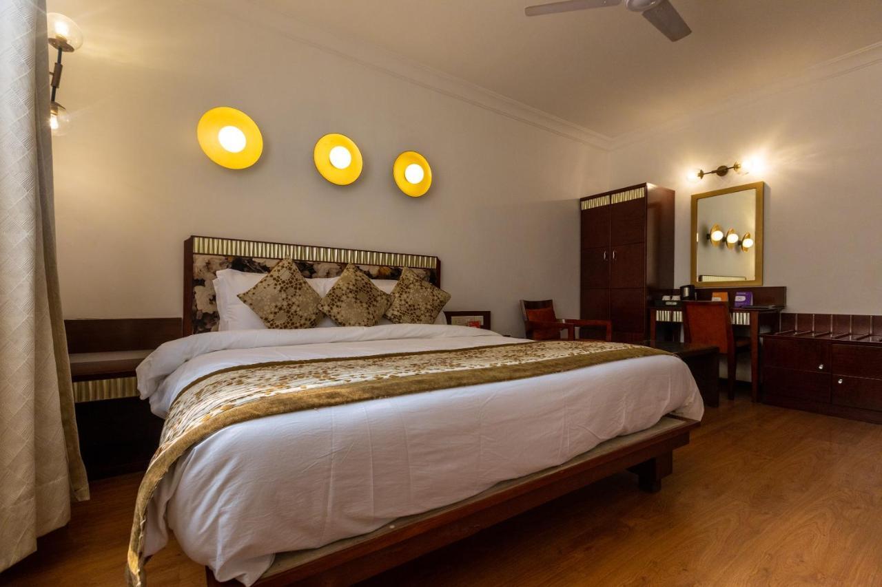 Hotel 3 BY OYO Nami Residency Ahmedabad Exterior foto