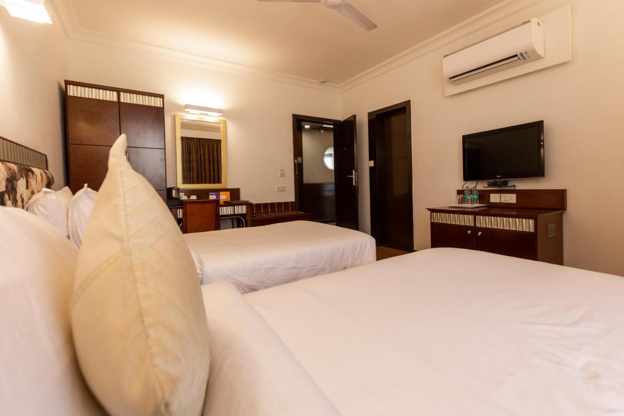 Hotel 3 BY OYO Nami Residency Ahmedabad Exterior foto