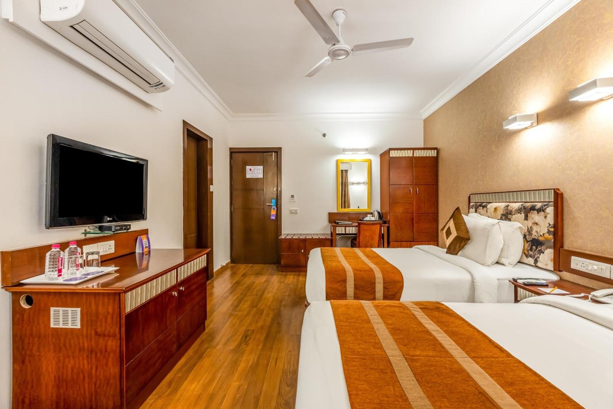 Hotel 3 BY OYO Nami Residency Ahmedabad Exterior foto
