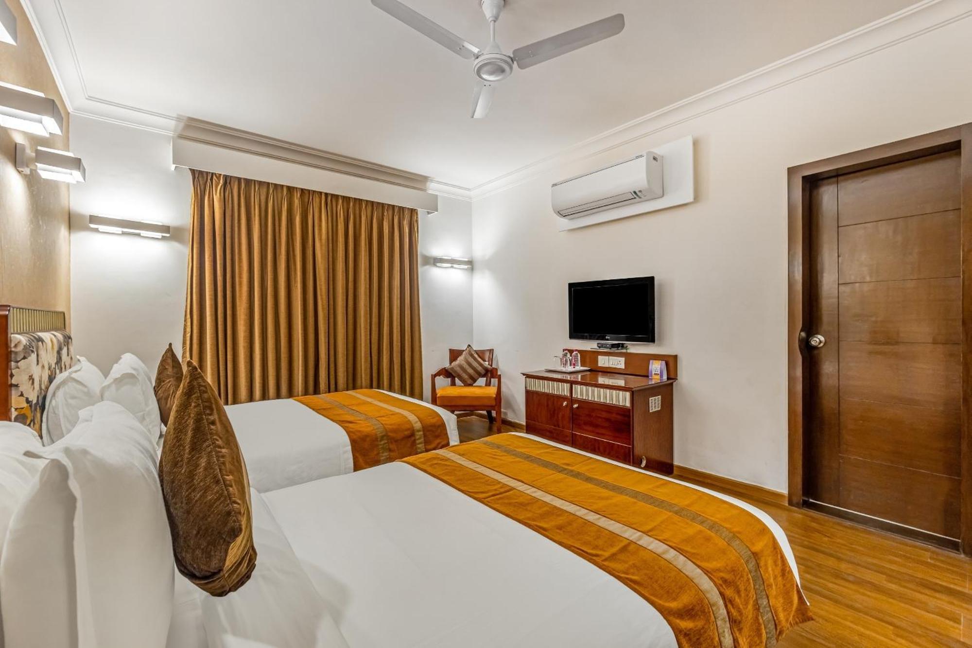 Hotel 3 BY OYO Nami Residency Ahmedabad Exterior foto