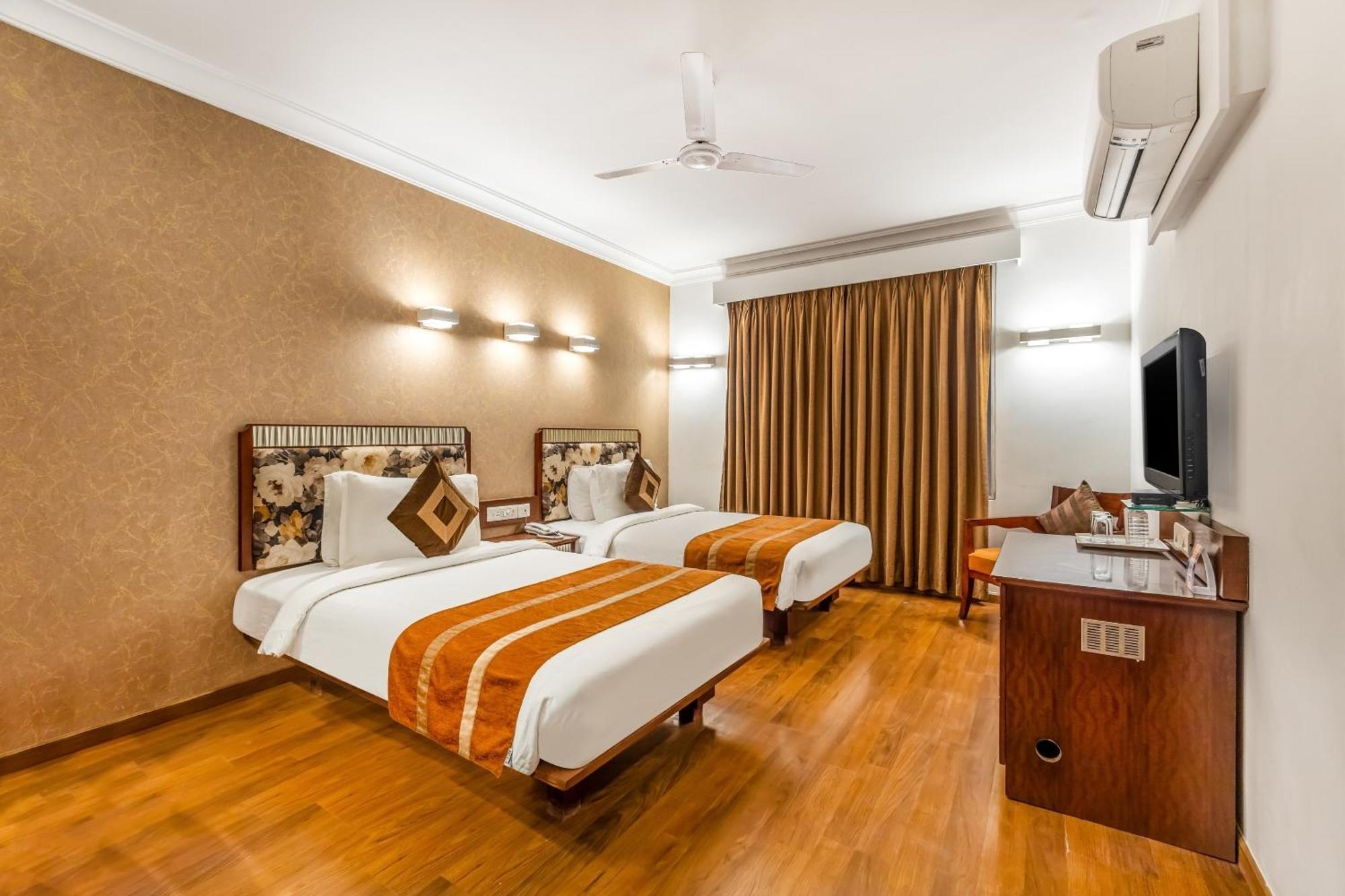 Hotel 3 BY OYO Nami Residency Ahmedabad Exterior foto