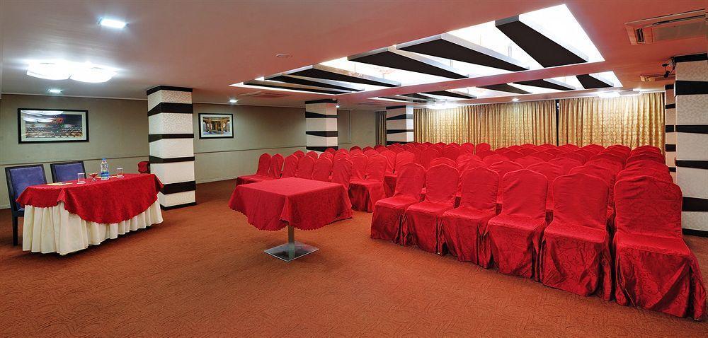 Hotel 3 BY OYO Nami Residency Ahmedabad Exterior foto