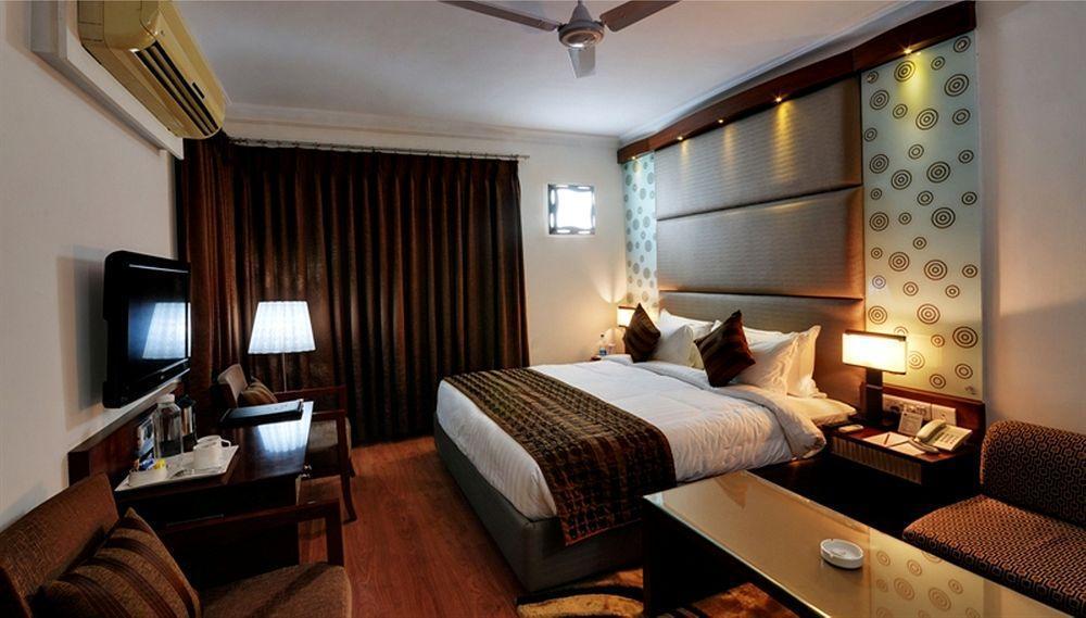 Hotel 3 BY OYO Nami Residency Ahmedabad Exterior foto