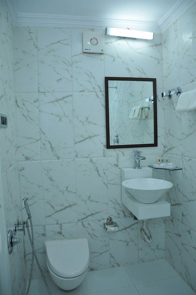 Hotel 3 BY OYO Nami Residency Ahmedabad Exterior foto