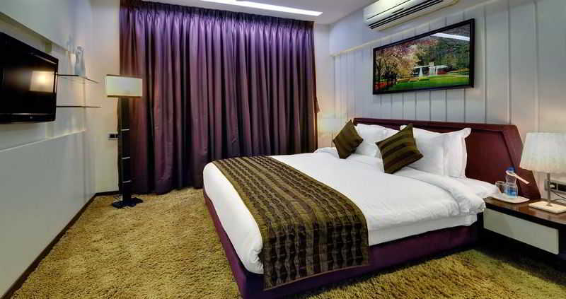 Hotel 3 BY OYO Nami Residency Ahmedabad Exterior foto