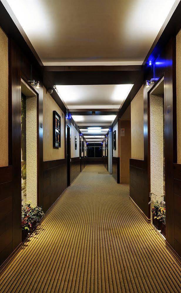 Hotel 3 BY OYO Nami Residency Ahmedabad Exterior foto